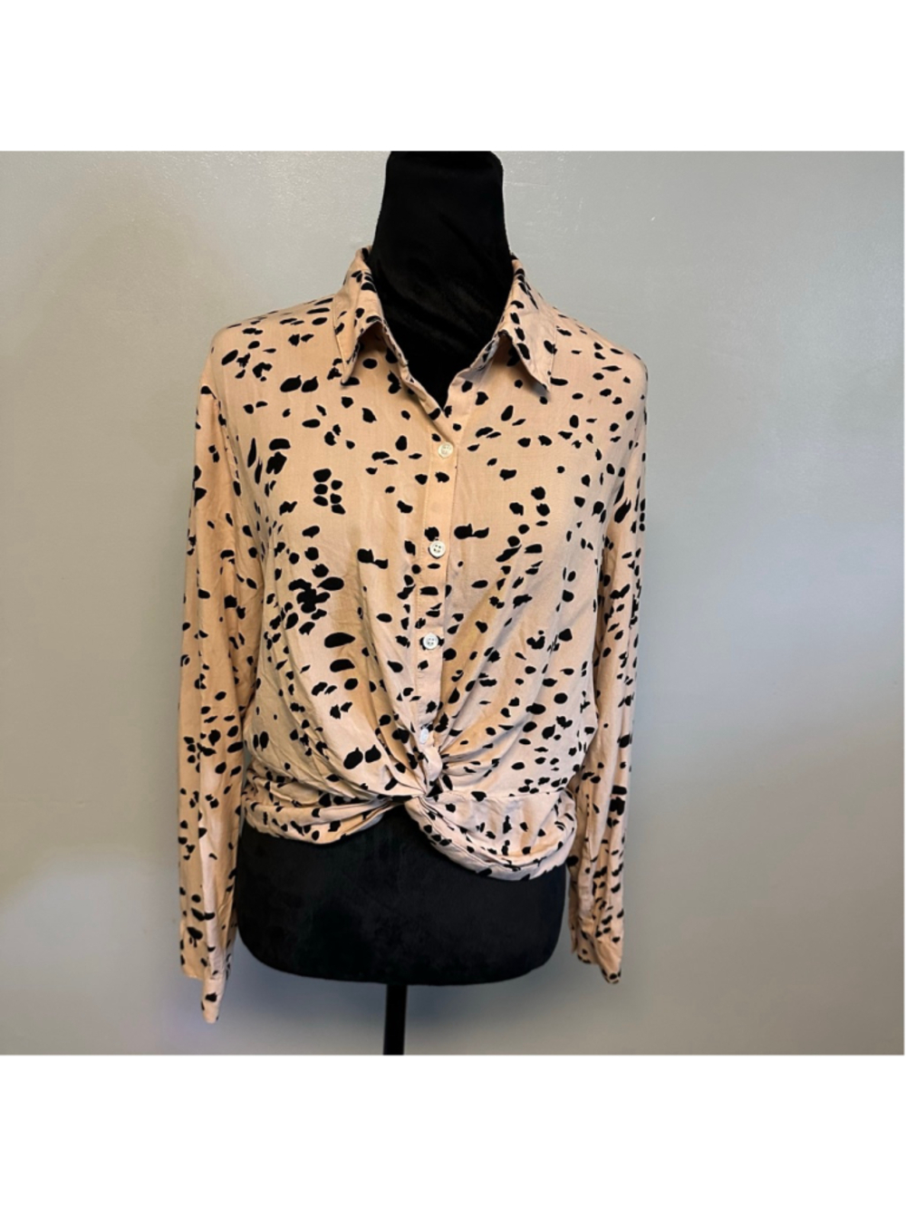 Milk & Honey Button Down Shirt women’s Large Beige Black Animal Print